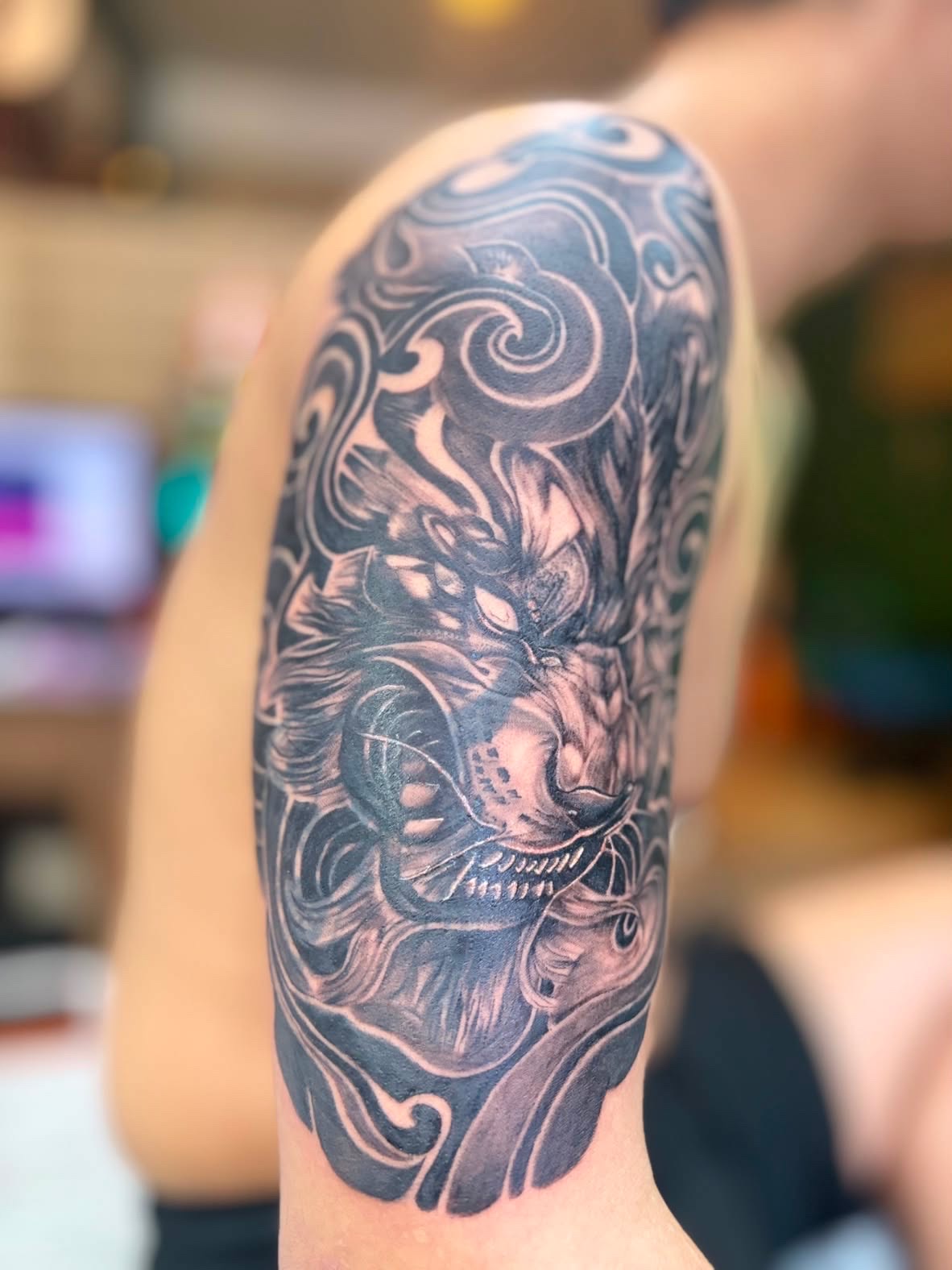 Black and grey foo dog sleeve