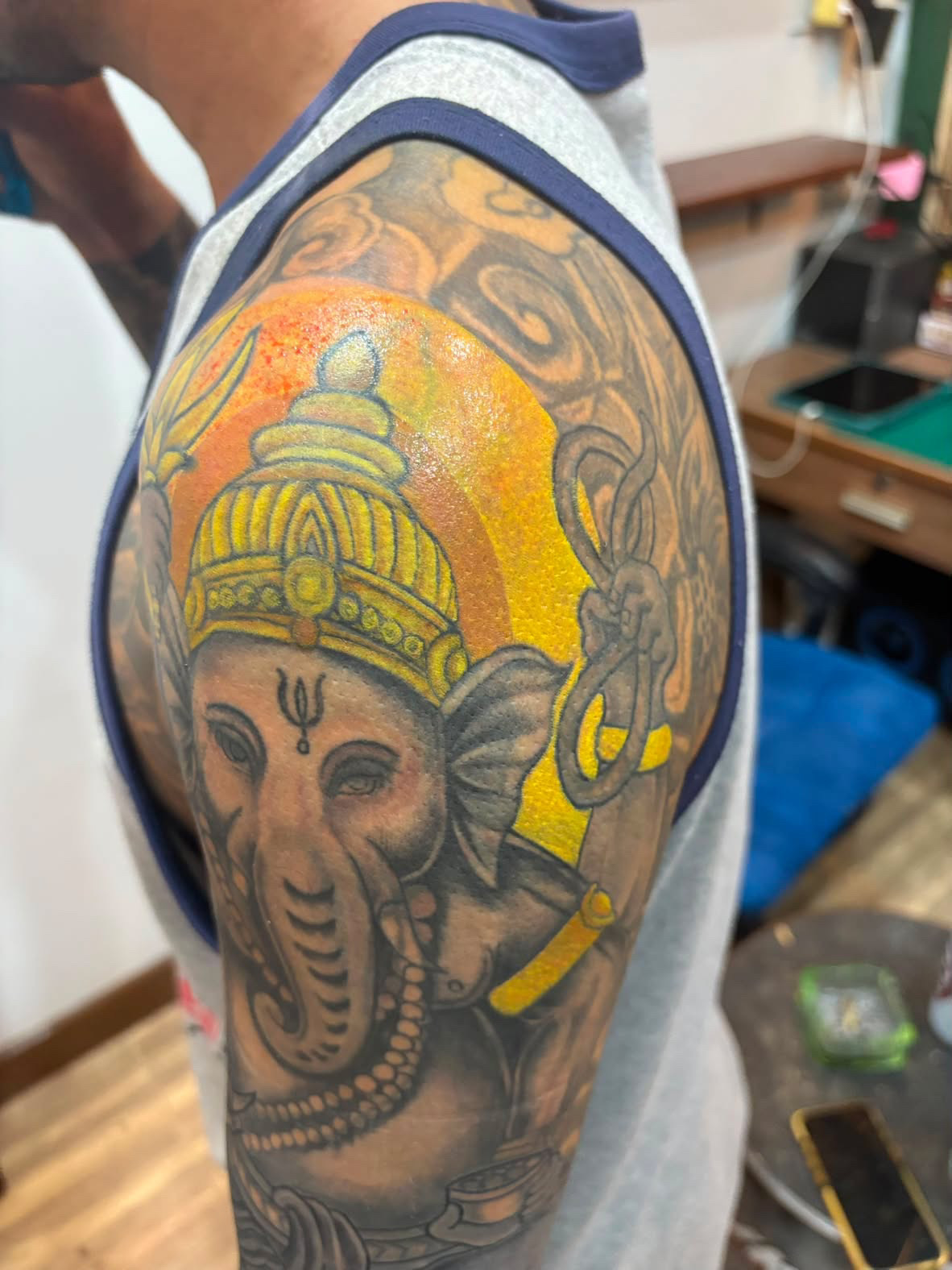 Color Ganesha shoulder sleeve